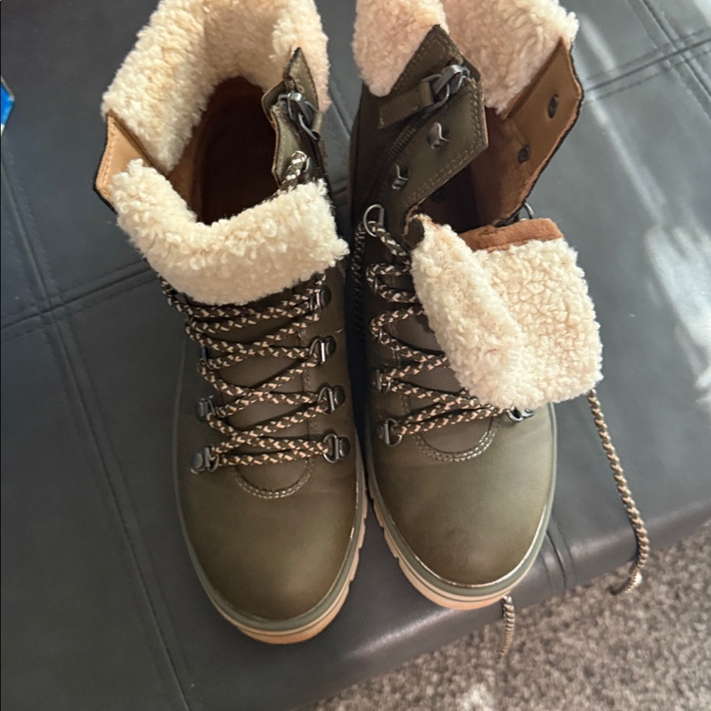 Cozy Olive Green Boots with Shearling Lining
